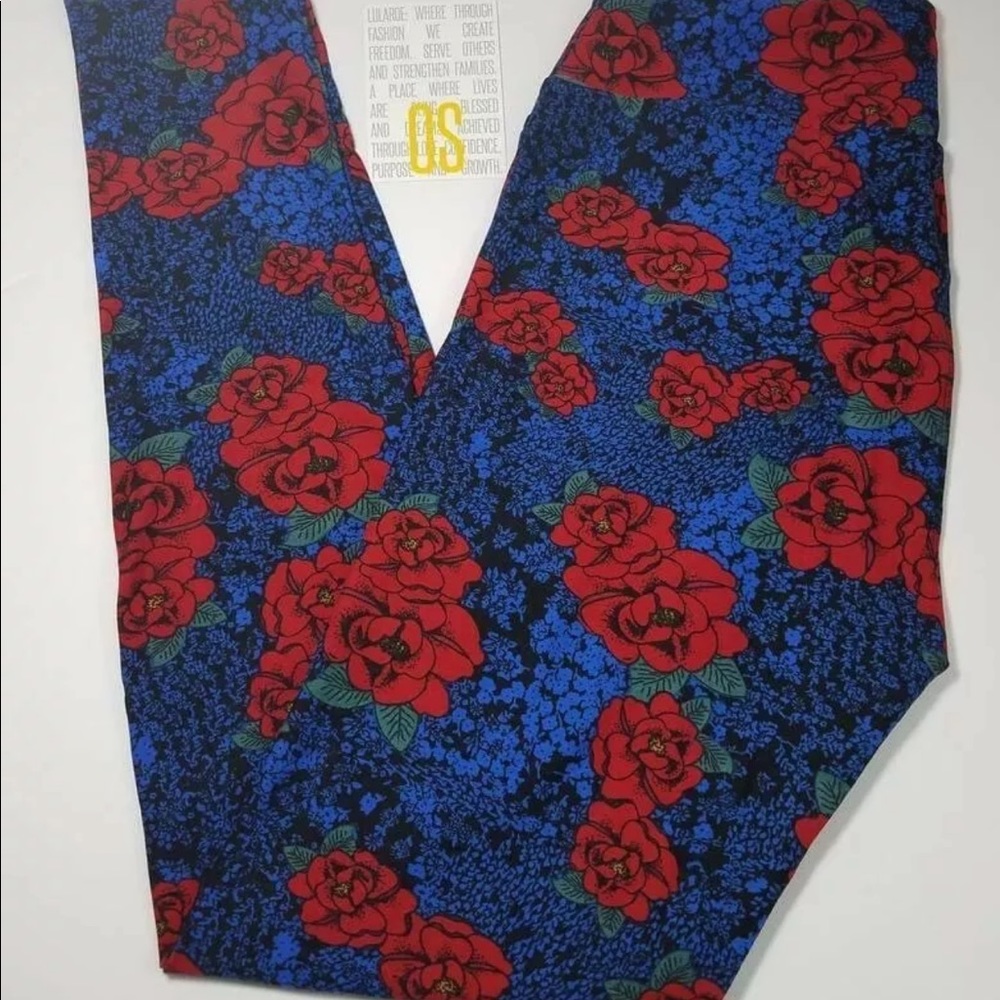 UNICORN ALERT! NWT Lularoe OS Leggings - RED Roses
